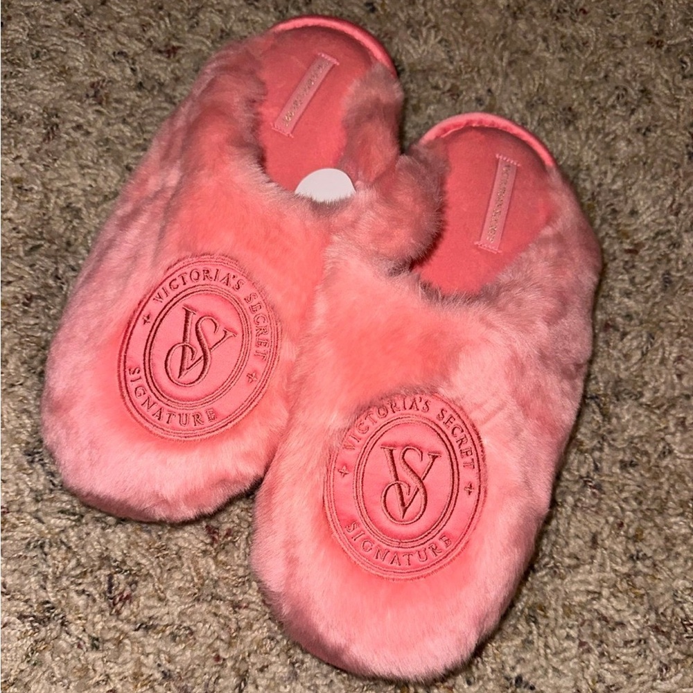 Slippers NWT VS  passion pink slippers size small🩷